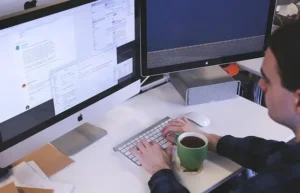 شرح استراتيجيات تجاوز السيرة الذاتية نظام ATS والوصول لمسؤول التوظيف.